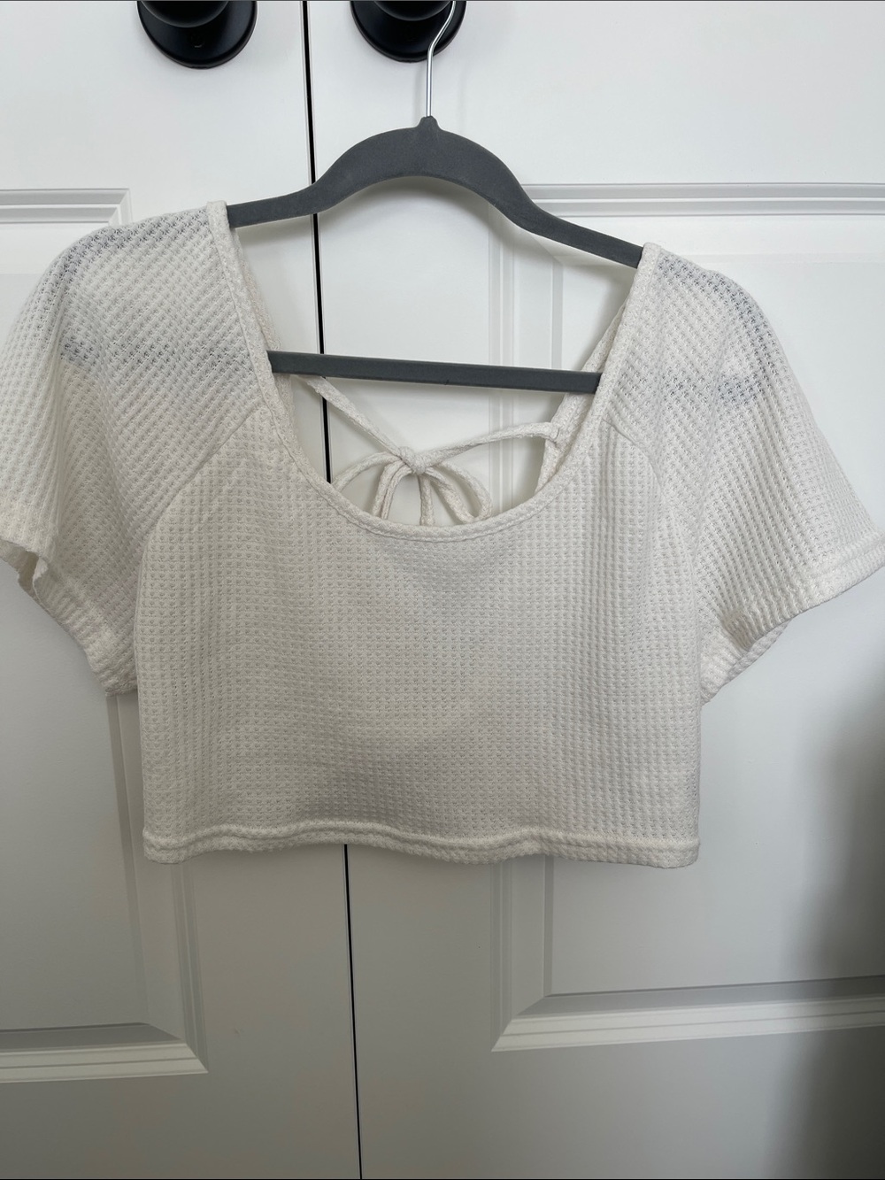 Women’s White Textured Cropped Tie-Back Top
